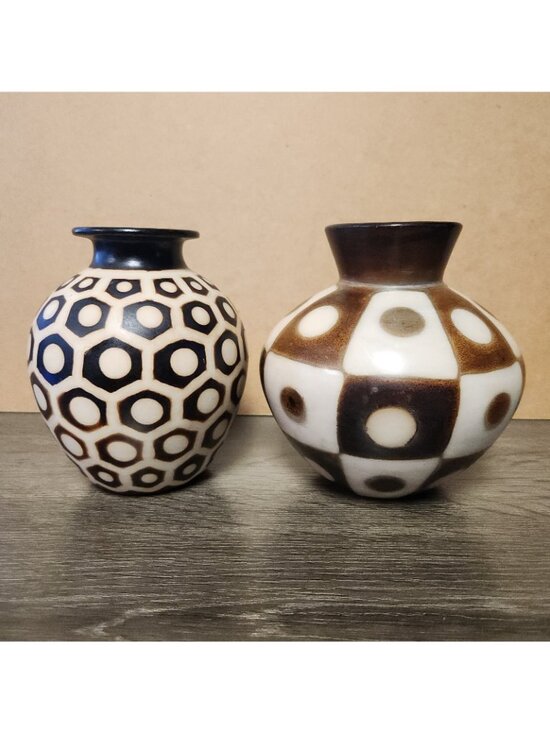 Vintage Peru Chulucanas Handmade Abstract Pottery Vases Signed Valeriano Paz (2) - Picture 4 of 11